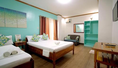 Quadruple Room with Private Bathroom