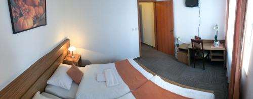 Double or Twin Room with Bathroom