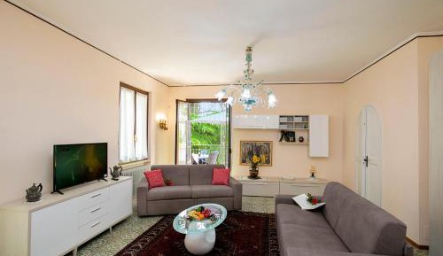 Apartment with Lake View