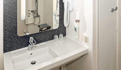 Double Room (2 Adults + 1 Child)