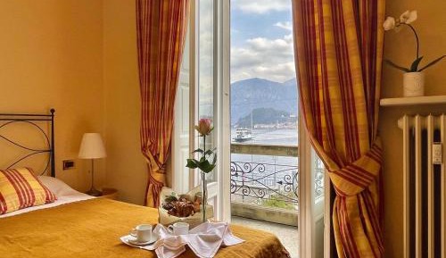 Apartment with Lake View