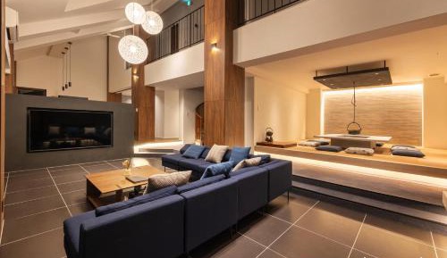 Apartment with Mountain View