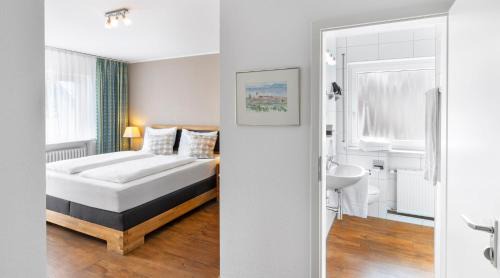 Doppelzimmer mit seitlichem Seeblick