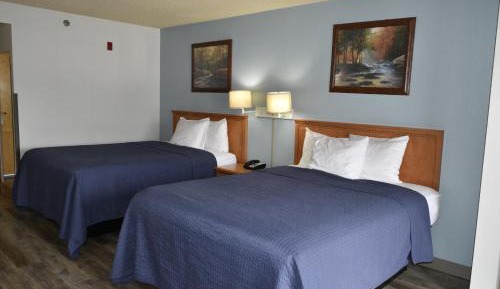 Queen Room with Two Queen Beds - Pet Friendly