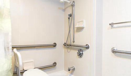 Queen Suite with Sofa Bed - Hearing Accessible