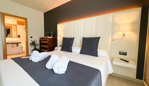 Double or Twin Room with City View