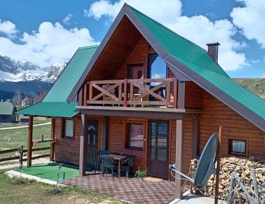 Cottage with Mountain View