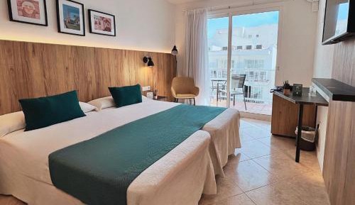 Double or Twin Room with Terrace