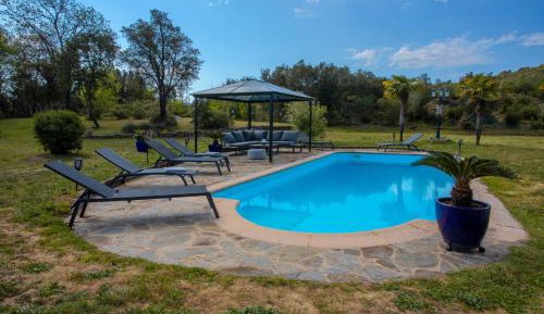 Villa with Garden View
