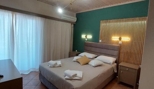 Deluxe Double Room with Balcony and Sea View