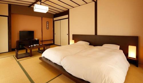 Japanese-Style Quadruple Room with Private Toilet and Shared Bath