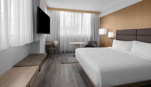 Guest room, King, Corner room, High floor