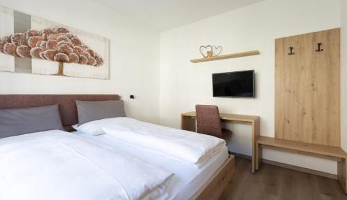 Superior One-Bedroom Apartment with Balcony