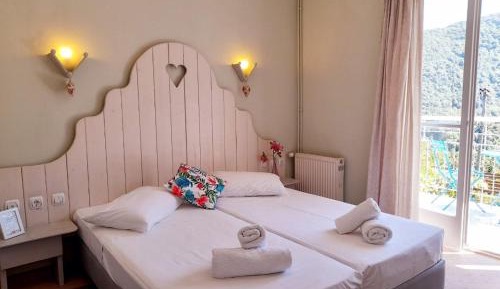 Triple Room with Terrace
