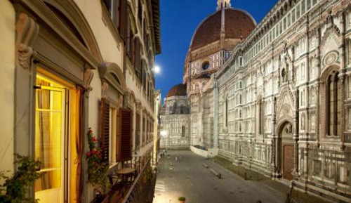 Deluxe Apartment with Balcony and Duomo View(2 Adults)