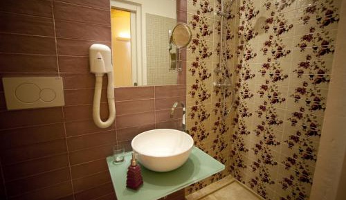 Two-Bedroom Apartment with Private Terrace - Trifoglio 