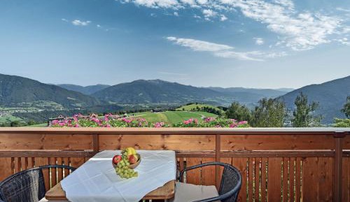 Apartment with Mountain View