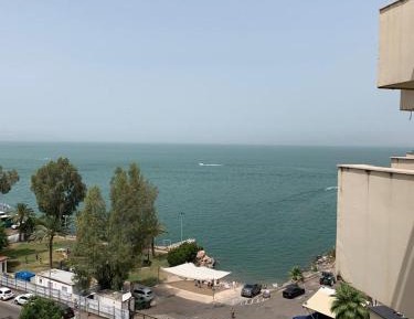 Apartment with Lake View