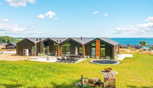 Four-Bedroom Holiday Home