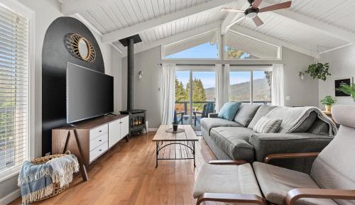Three-Bedroom Holiday Home 