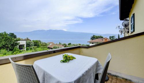 Apartment with Lake View