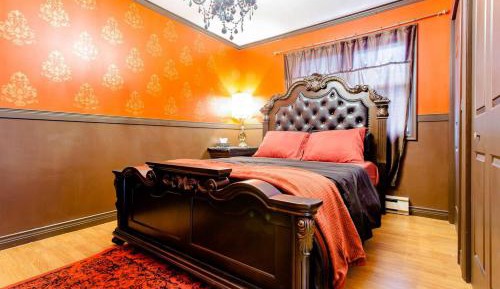 Queen Room with Shared Bathroom