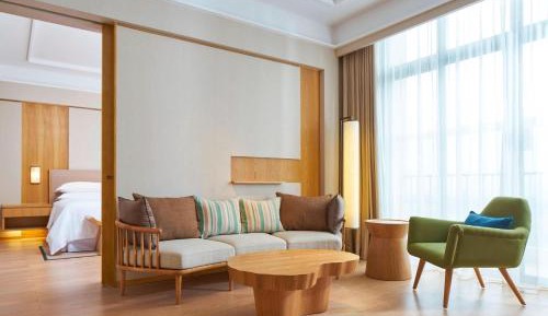 One Bedroom Junior Suite with Golf View