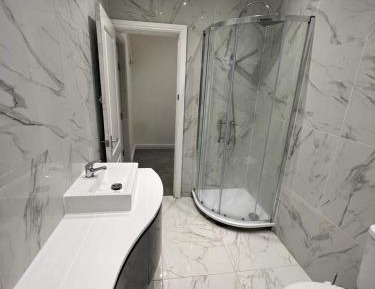Twin Room with Private Bathroom