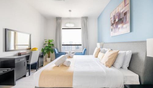 Apartment with Lake View