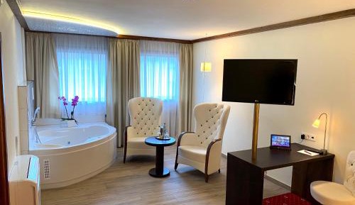 Junior Suite with Whirlpool - Main Building