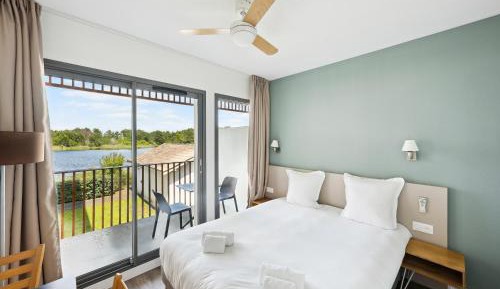 Studio with Double Bed - Lake Side