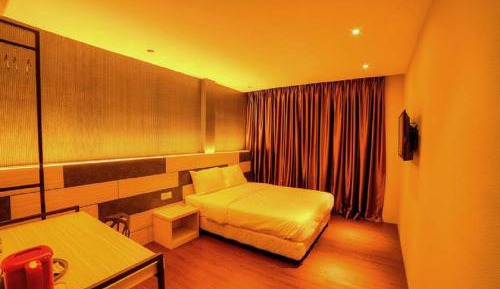 Deluxe Queen Room