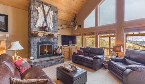 Three-Bedroom Holiday Home 