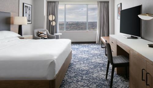Guest room, 1 King, Corner room