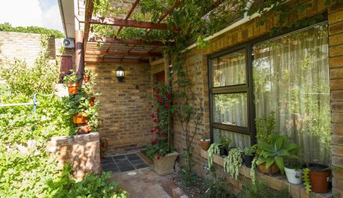 Queen Room with Garden View