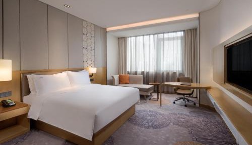Standard King Room with Lounge Access