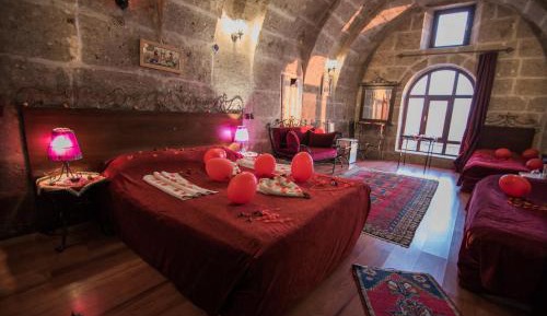 Triple Cave Room