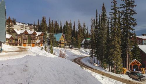 Apartment with Mountain View