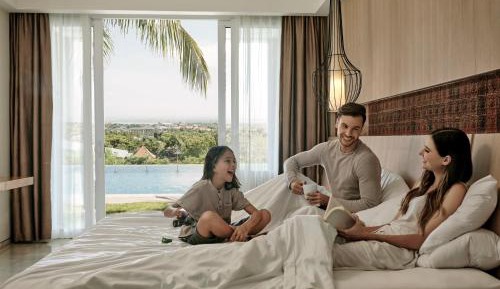 Larger Guest room, 2 Twin/Single Bed(s), Bay view, Pool access, Balcony with Extra Exclusive Access