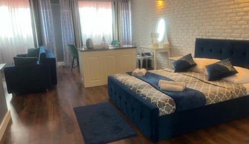 Deluxe Family Room