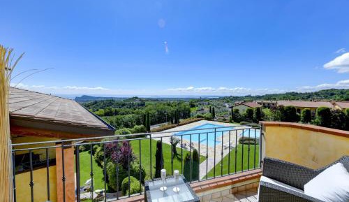 Apartment with Lake View