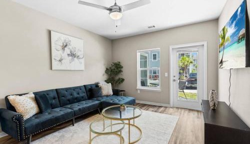 Deluxe Two-Bedroom Apartment with Garden View