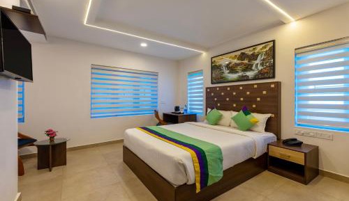 Standard Room With Working Desk