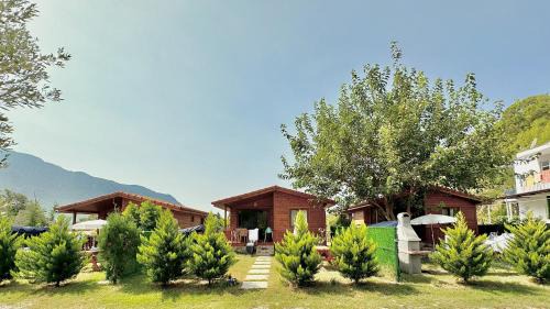 Bungalow with Garden View