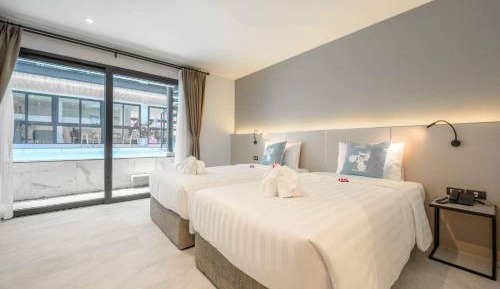 Deluxe Double or Twin Room with Pool Access