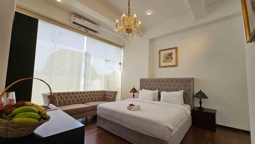 Deluxe King Room