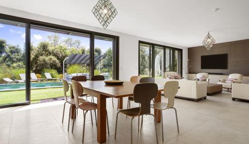 Villa with Garden View