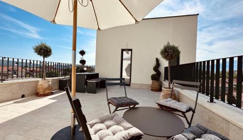 Family Room with Garden View