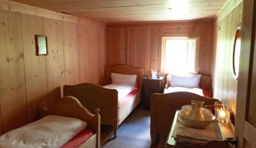 Basic Triple Room with Shared Bathroom