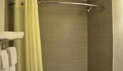 Queen Room - Non-Smoking